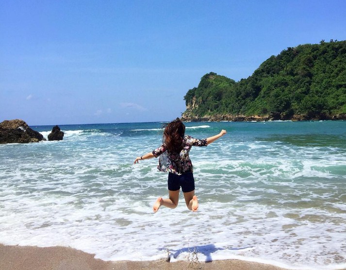 Spot Foto Menarik di Pantai Pangi Spot Foto Menarik di Pantai Pangi